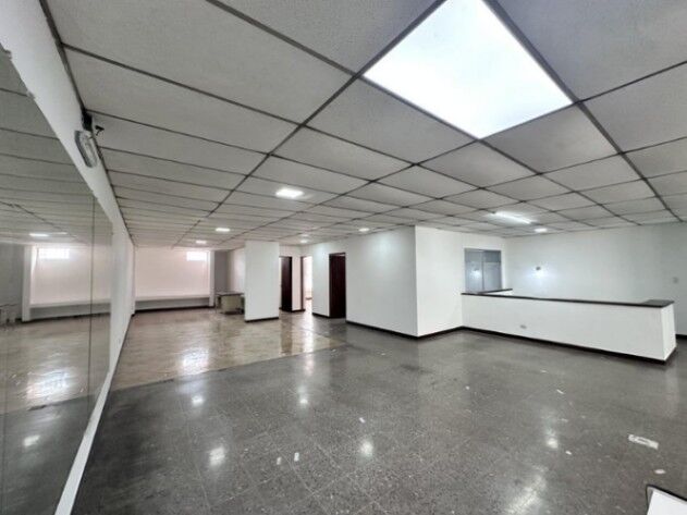MLS-25-2 LS ALQUILER EDIFICIO COMERCIAL CATEDRAL SAN JOSE en Catedral, San José — $3,350