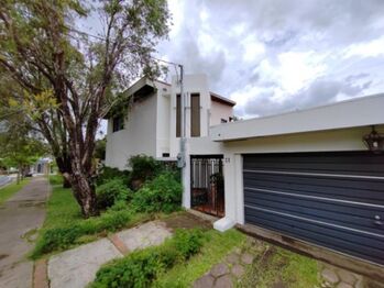 Se vende moderna casa con amplio lote en Pinares de Curridabat 25-1410 in Sánchez, Curridabat, San José — $369,000 - Photo 5 of 22
