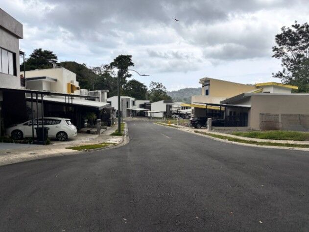 SE VENDE CASA AMOBLADA EN CONDOMINIO ARENAS HERRADURA in Jacó, Garabito, Puntarenas — ₡ 150 000 000