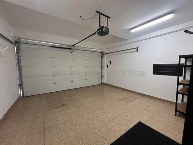 Venta de Excelente Casa de Lujo en Pozos, Santa Ana / Mls. 26-1558 OFC JB en Pozos, Santa Ana, San José — $695,000 - Foto 2 de 9