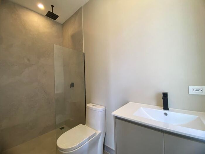 Se vende moderna casa con piscina en Jacó Puntarenas 26-377 en Jacó, Garabito, Puntarenas — $480,000
