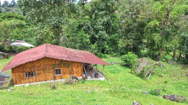 PROPIEDAD DE 2819m²,CON CABAÑA Y RIO IMPRESIONANTE EN PZ. en San Isidro De El General, Pérez Zeledón, San José — $80,000