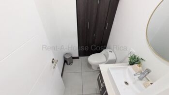 Hermosa y espaciosa casa en venta-Condominio Altos de Sabanilla en Sabanilla, Montes De Oca, San José — 108 000 000 ₡ - Foto 5 de 29