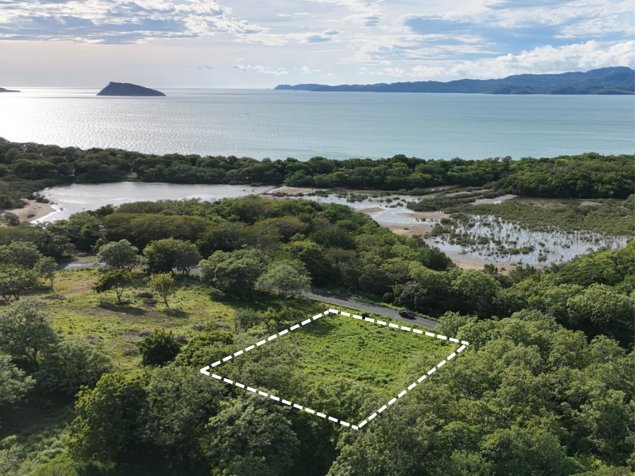 Oportunidad de Inversión | Terreno de 6.000 m² con vista al mar in La Cruz, Guanacaste — $450,000