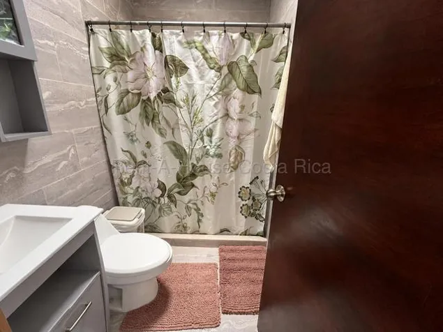 Venta de Propiedad Comercial y Residencial 2 LOCALES Y 2 APTOS en San Rafael de Escazú. RAH 27-870 en San Rafael, Escazú, San José — $550,000 - Foto 3 de 18