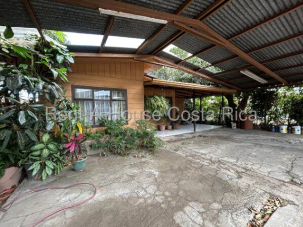 Venta de Confortable Casa en Santa Ana / Mls. 26-1477 OFC JB in Santa Ana, San José — $500,000