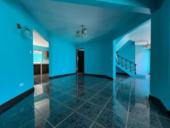 Se vende espaciosa casa con amplios espacios en Santo Domingo Heredia 24-659 in Santo Domingo, Heredia — $325,000