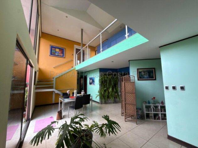 CASA EN VENTA EN MERCEDES NORTE HEREDIA en Mercedes, Heredia — ₡ 150 000 000