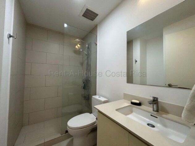 Venta de Apartamento en Escazú. RAH 26-1738 PRECIO REBAJADO en Escazú, San José — $345,000