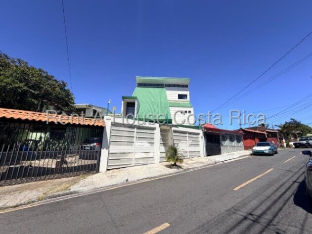 Casa Amplia con Mezzanine y 5 Habitaciones #26-1440 GS in Anselmo Llorente, Tibás, San José — $235,000