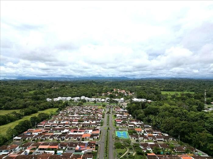 VENTA DE CASA AMUEBLADA, PUNTARENAS, BEJUCO, CONDOMINIO MÁLAGA en Parrita, Puntarenas — ₡ 97 000 000