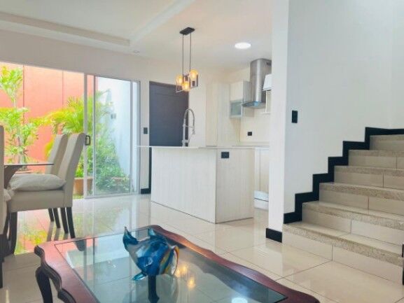 Se vende moderna casa en condominio de San Miguel de Heredia 26-308 in San Miguel, Santo Domingo, Heredia — $165,000