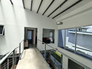 Casa en venta en Atenas, con piscina, terraza, vistas, dos niveles in Mercedes, Atenas, Alajuela — $282,000 - Photo 4 of 21