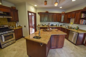 Casa de Una Planta de 3 Habitaciones en Ciudad Colón in Colón, Mora, San José — $795,000 - Photo 5 of 31