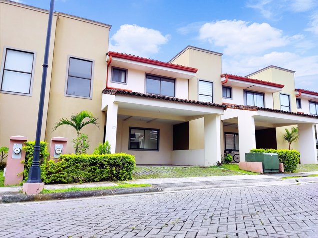 Se vende ,casa ,condominio, Santo Domingo, Santo Thomas in Santo Tomás, Santo Domingo, Heredia — $193,500