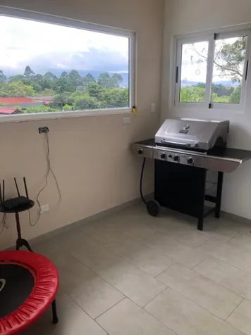 SE VENDE BELLA PROPIEDAD CON CASA Y 3 APARTAMENTOS EN HEREDIA.  en San Isidro, Heredia — $500,000 - Foto 3 de 30