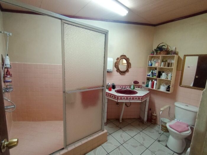 Se vende casa en Zapote San José 26-707 en Zapote, San José — ₡ 165 000 000