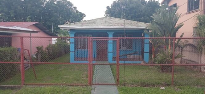 SE VENDE BELLA CASA Y PROPIEDAD EN GUÁPILES.  en Guápiles, Pococí, Limón — ₡ 27 000 000