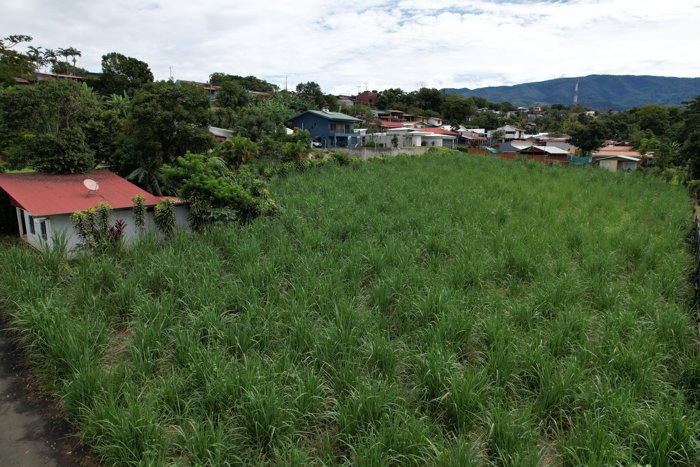 Flat Lot with Income-Generating 2-Bedroom Home in San Roque de Grecia in Grecia, Alajuela — ₡ 120 000 000 - Photo 3 of 11