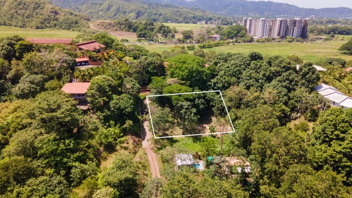 Lote en Playa Jacó listo para construir in Jacó, Garabito, Puntarenas — $106,960 - Photo 3 of 9