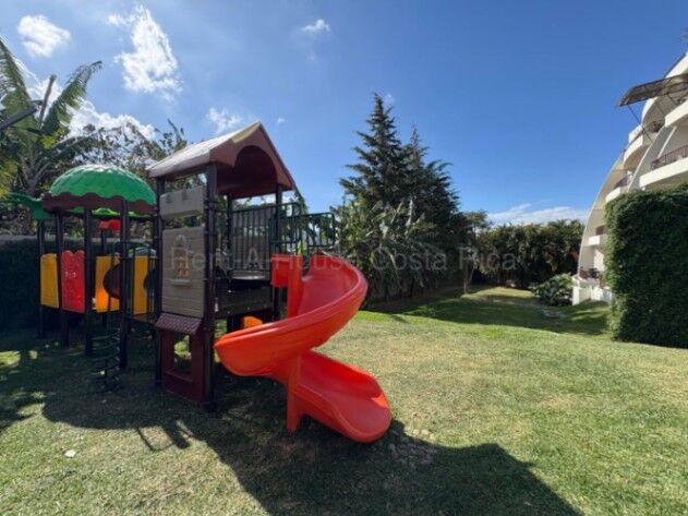 Alquiler de Moderna Casa en San Antonio de Escazú. RAH 26-1580 in San Antonio, Escazú, San José — $2,200