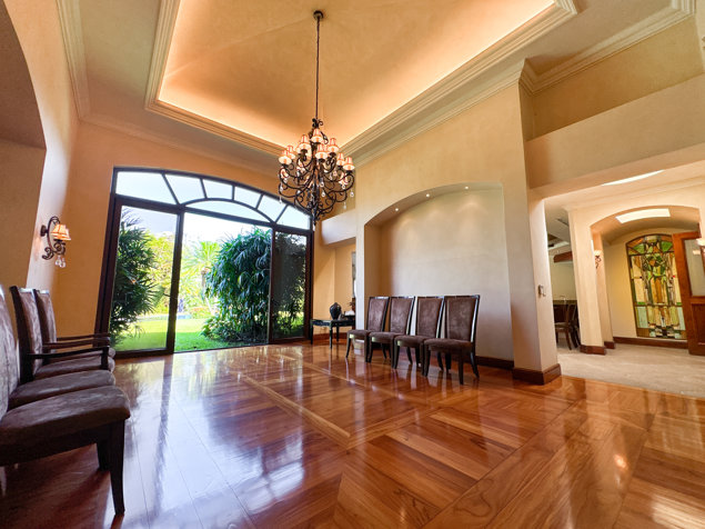 The Majestic House, impresionante casa en Santa Ana en Santa Ana, San José — $1,900,000 - Foto 3 de 21