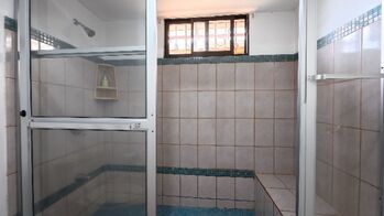 ELEGANTE Y ESPACIOSA CASA A LA VENTA CON LLAVE EN MANO EN EL CENTRO DE PÉREZ ZELEDÓN in San Isidro De El General, Pérez Zeledón, San José — $600,000 - Photo 5 of 27