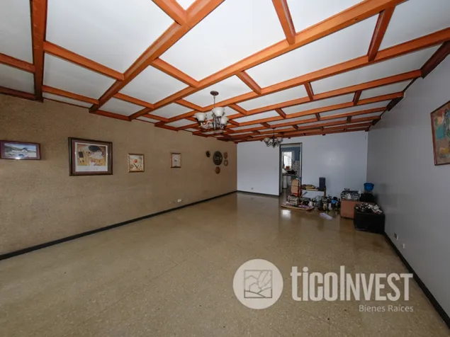 Amplia casa en venta en Curridabat **2207 en Curridabat, San José — $250,000 - Foto 3 de 22