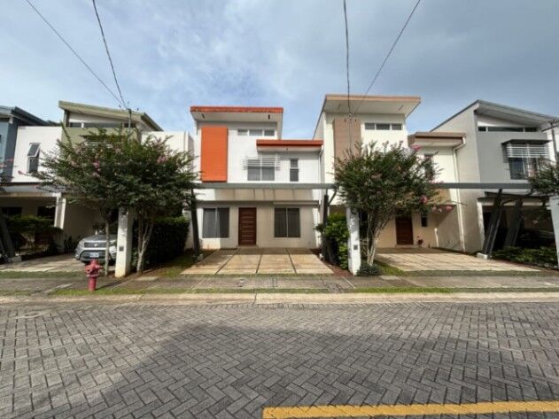 VENDO CASA EN MORA-SAN JOSÉ. in Colón, Mora, San José — $183,750