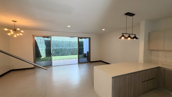 ¡SE VENDE! Casa en Condominio | San Antonio de Escazú in San Antonio, Escazú, San José — $395,000