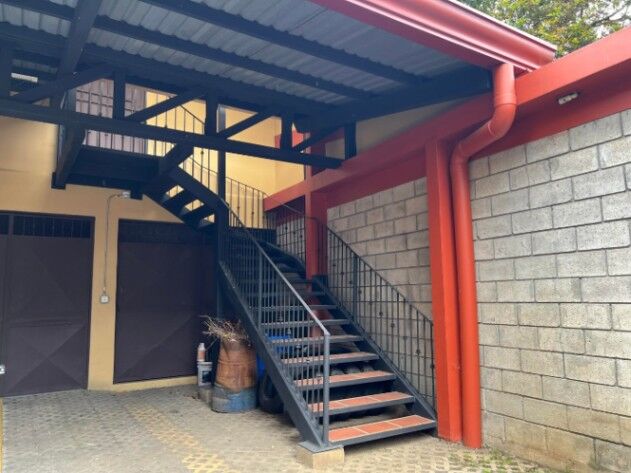 Edificio Comercial Ícono en Heredia. Listo para Operar #26-745 GS en Mercedes, Heredia — $1,700,000