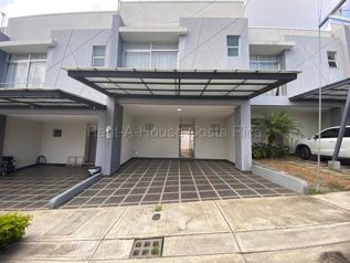 Alquiler de Casa Familiar en Condominio con Excelentes Amenidades en Heredia #27-279 GS