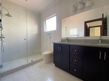 Amplio y moderno apartamento amoblado en alquiler – Escazú en San Rafael, Escazú, San José — $1,900 - Foto 5 de 28