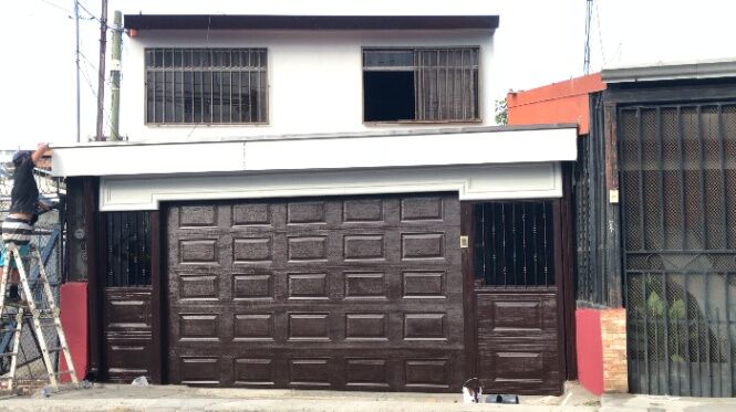 Casa amplia con apartamento en Hatillo Centro en Hatillo, San José — ₡ 68 000 000