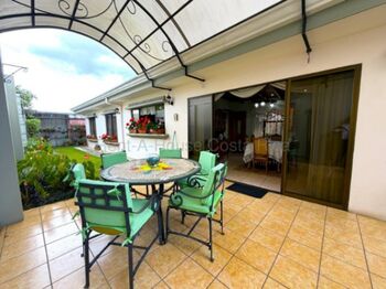 Venta de Casa de Lujo en ALTAMONTE-Curridabat. RAH 26-2159 en Granadilla, Curridabat, San José — $700,000 - Foto 5 de 20
