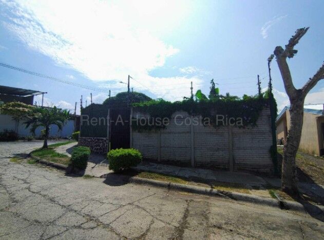 Venta de Casa en Turrucares con Terreno de 269m2    26-1882 in Turrúcares, Alajuela — $135,000