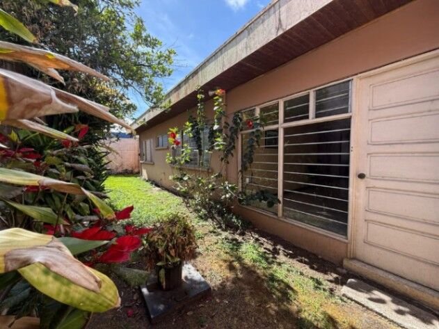 VENDO CASA CON USO DE SUELO MIXTO/RESIDENCIAL EN CARTAGO. en Carmen, Cartago — $750,000