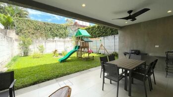 Se vende moderna casa con patio en San Rafael Escazú 26-97 en San Rafael, Escazú, San José — $389,000 - Foto 4 de 22