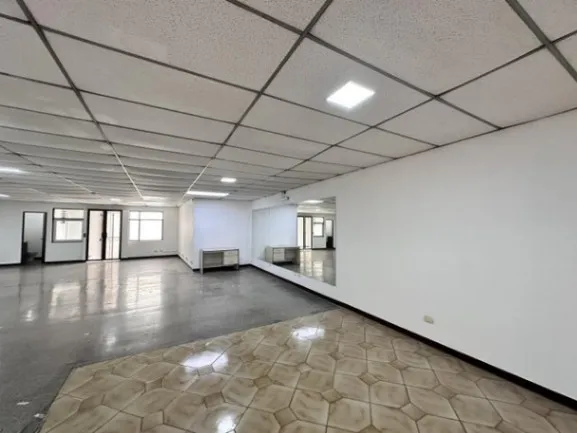Se vende amplio edificio para negocio en Catedral San José 24-1906 en Catedral, San José — $550,000