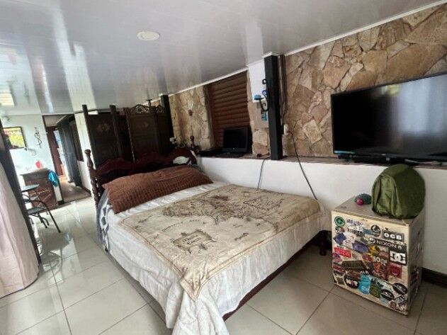 VENTA DE QUINTA CON CASA, APTO Y PISCINA, USO MIXTO, SAN RAMÓN, SAN ISIDRO   in San Isidro, San Ramón, Alajuela — $430,000