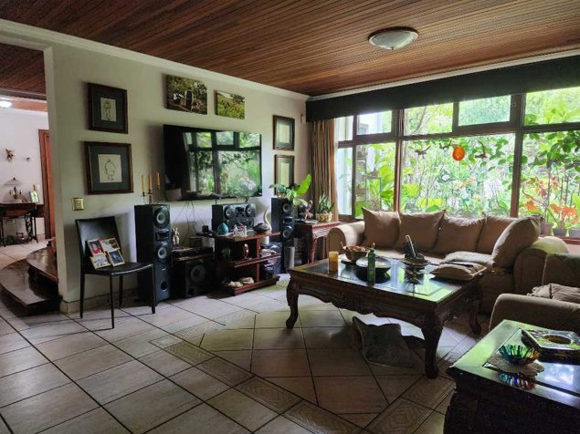 Oportunidad! Venta de Casa en Los Laureles Escazu" in Escazú, San José — $420,000