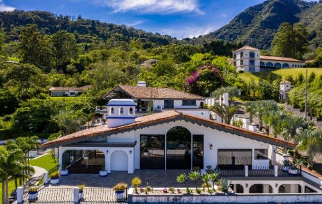 Venta de Majestuosas Casas en Escazú / Mls. 26-711 OFC JB en San Antonio, Escazú, San José — $1,495,000