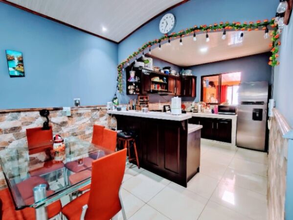 Propiedad en Venta en Paraíso de Cartago: Casa + Apartamento en Zona de Alta Plusvalía in Paraíso, Cartago — ₡ 82 900 000