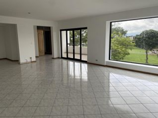 Venta de apartamento con vista al Country Club de Escazú #26-145 GS en San Rafael, Escazú, San José — $375,000 - Foto 5 de 11