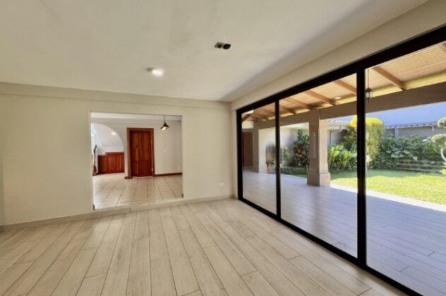 VENDO CASA EN POZOS DE SANTA ANA. in Pozos, Santa Ana, San José — $395,000