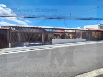 Se Vende Amplia y Hermosa CASA en Mercedes Norte de Heredia