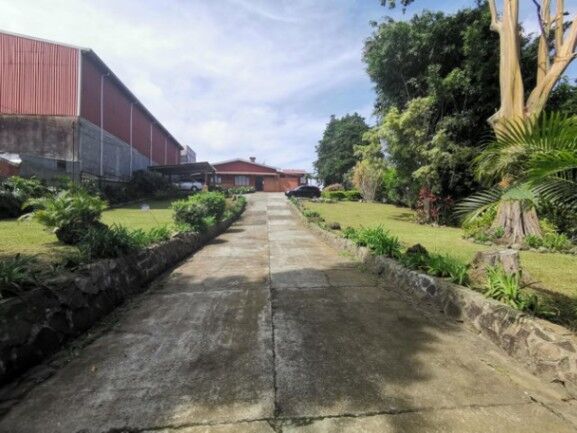 Venta de Casa + 2 APTOS en Coronado, San José. en Dulce Nombre de Jesús, Vázquez de Coronado, San José — $485,000