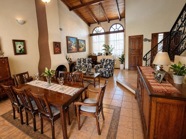 Casa en Venta en Curridabat con 4 Habitaciones in Sánchez, Curridabat, San José — $460,000