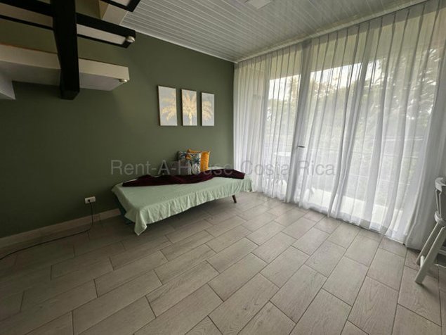 Alquiler de hermoso Loft Amueblado y Equipado con Menaje en Mora-Colón. RAH 27-819 en Colón, Mora, San José — $800 - Foto 2 de 10