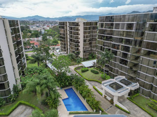 Apartamento en Venta en Bello Horizonte de Escazú in San Rafael, Escazú, San José — $385,000 - Photo 3 of 40